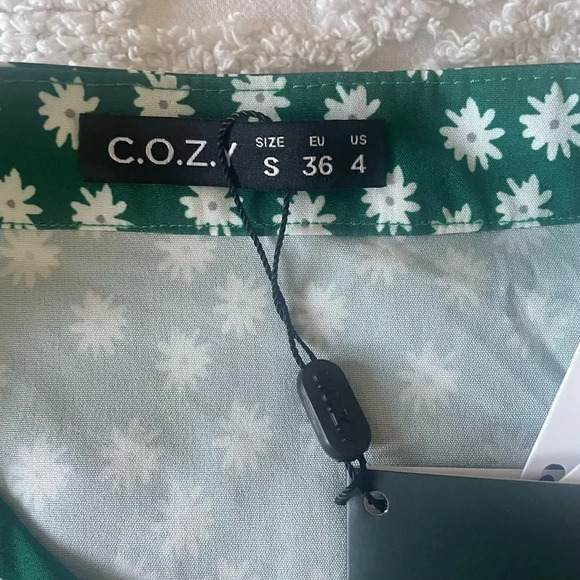 Green Flower Printed Button Up Blouse - Picture 3 of 4